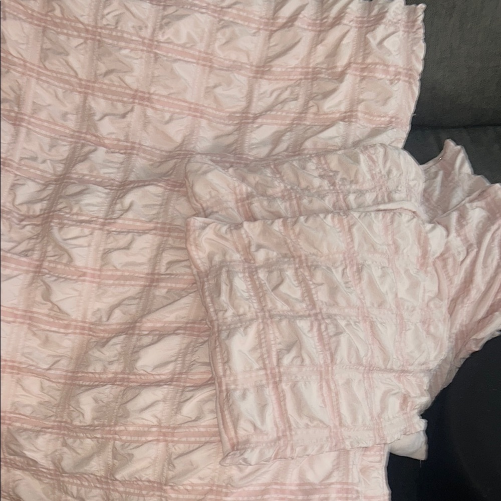 King size Koolaburra Pink and White Comforter with 2 shams